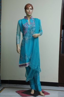 Doğal İpek Hint Sarisi