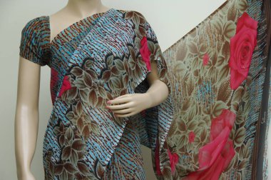 Doğal İpek Hint Sarisi