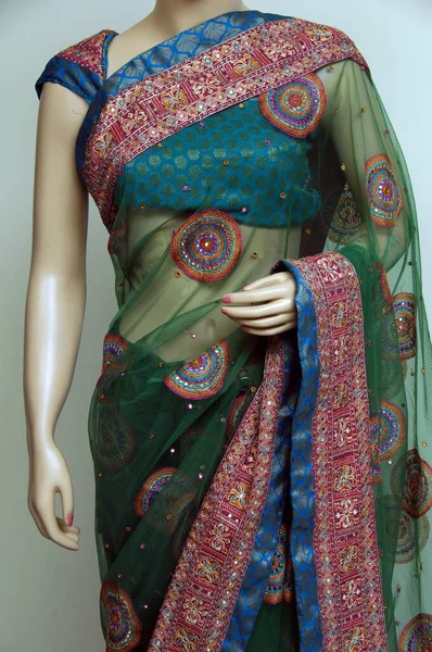 Indischer Sari Aus Natürlicher Seide — Stockfoto