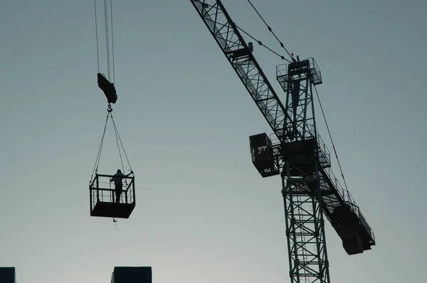Crane Inşaat Alanında Çalışıyor — Stok fotoğraf