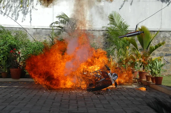 Flamme Feu Isolée Sur Fond Noir — Photo