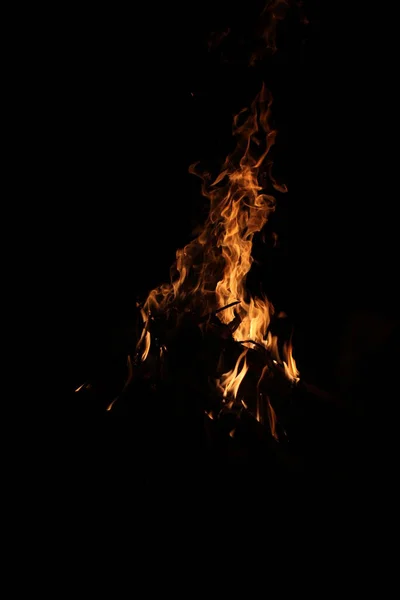 Feuerflamme Isoliert Auf Schwarzem Hintergrund — Stockfoto