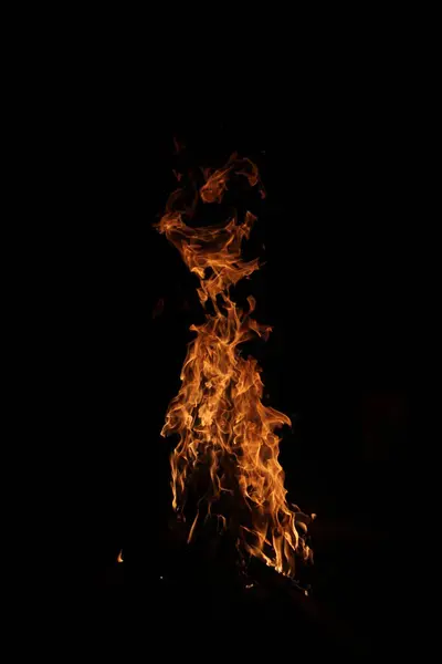 Ateş Alevi Siyah Arkaplanda Izole Edildi — Stok fotoğraf