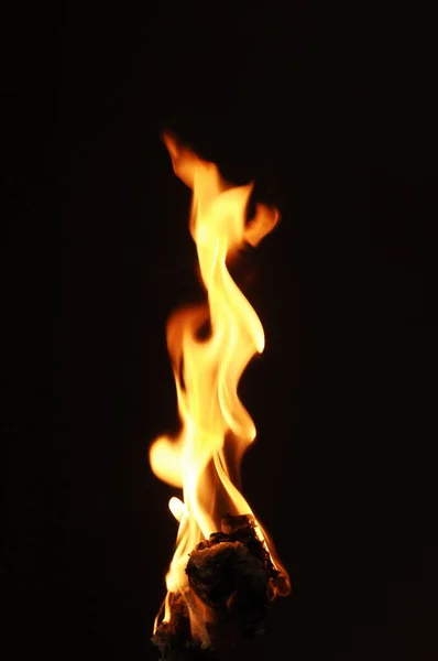 Flamme Feu Isolée Sur Fond Noir — Photo