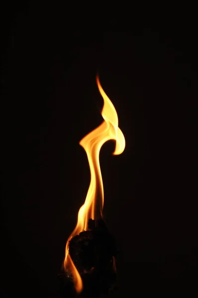 Φωτιά Που Απομονώνεται Μαύρο Φόντο — Φωτογραφία Αρχείου