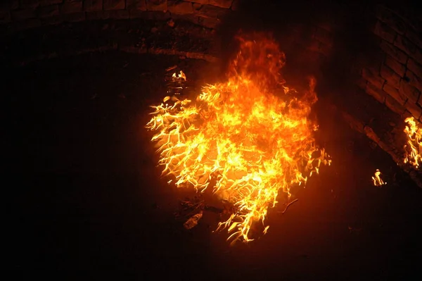 Llama Fuego Aislada Sobre Fondo Negro —  Fotos de Stock