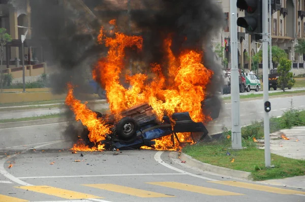 Auto Bij Bomexplosie Stockfoto