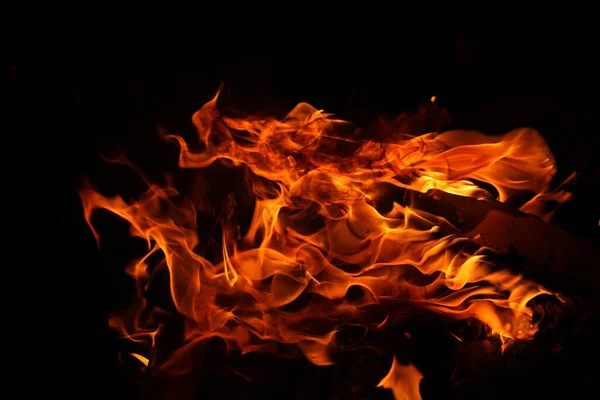 Feuerflamme Isoliert Auf Schwarzem Hintergrund — Stockfoto