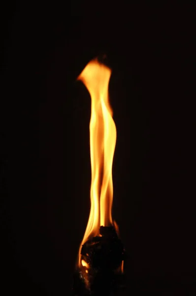 Φωτιά Που Απομονώνεται Μαύρο Φόντο — Φωτογραφία Αρχείου