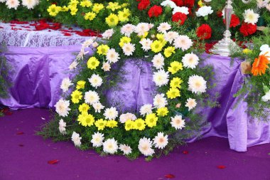 Ev 'de çiçek süslemesi