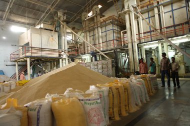 Pirinç değirmeninde pirinç