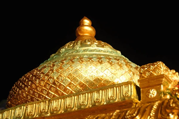 Золоті Прикраси Індійського Каменю Макро — стокове фото