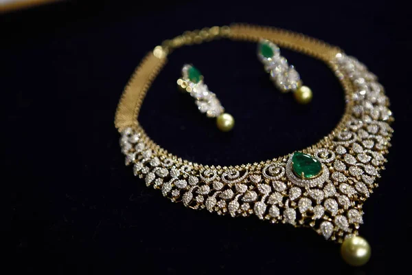 Indian Stone Gold Jewelry Macro Shot — Stock Photo, Image