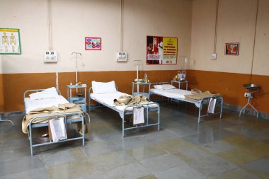 Hastane koğuşundaki yataklar
