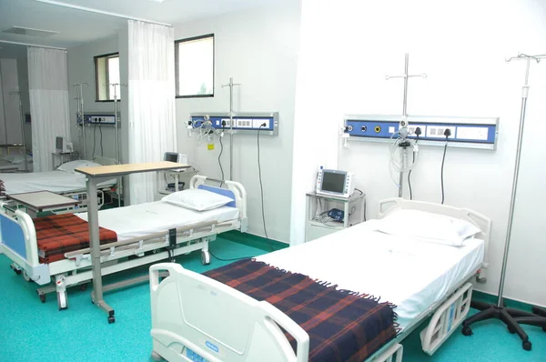 Ágyak Kórházi Szobában — Stock Fotó
