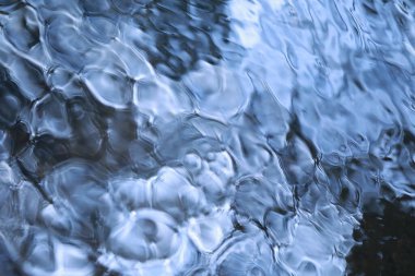 Ay ışığındaki su dokusu