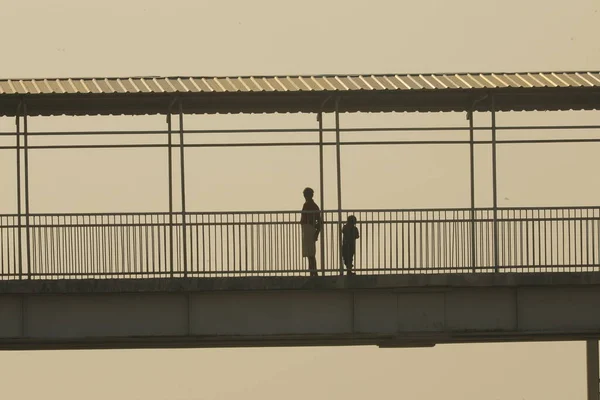 Silhouettes Foot Bridge — Fotografia de Stock