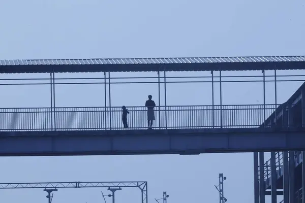 Silhouettes Foot Bridge — Foto de Stock