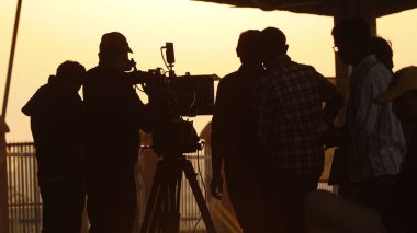 Film Ekibi silueti iş başında