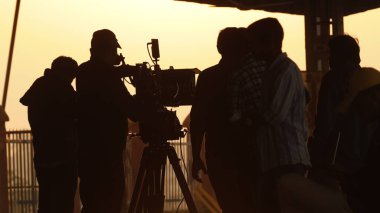 Film Ekibi silueti iş başında