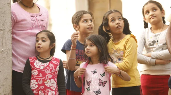 Young Indian Girls Waching Hyderabad India 15Th Aug 2022 — Zdjęcie stockowe