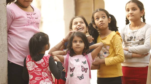 Young Indian Girls Waching Hyderabad India 15Th Aug 2022 — Stock Photo, Image