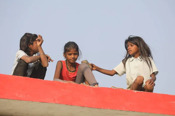 Indian Poor Children Watching Hyderabad India 2Nd Aug 2022 — Fotografia de Stock