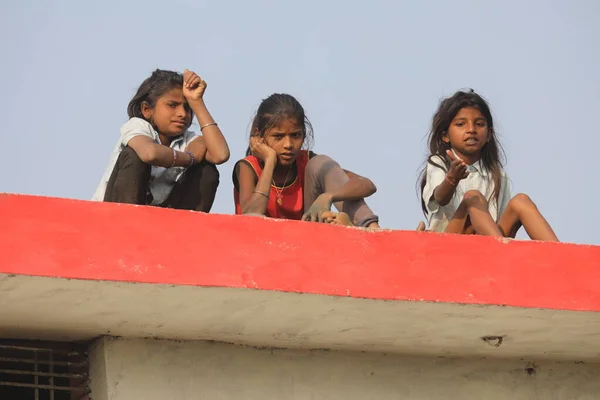 Indian Poor Children Watching Hyderabad India 2Nd Aug 2022 — Stock Photo, Image