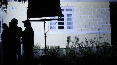 Işıklı hafif adam silueti