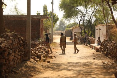 Kırsal bölgede güvenlik Hindistan polisi