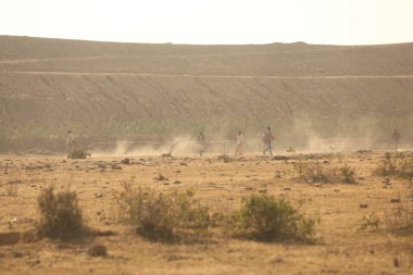 Çamur Yolu 'ndaki işçiler