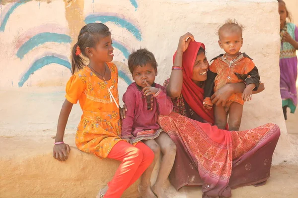 Индийская Мать Ребенок Смотрят Хайдарабад Индия Августа 2022 Года — стоковое фото