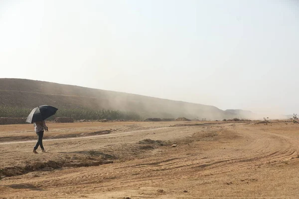 Rear View Man Running Away Dusty Road — Foto Stock