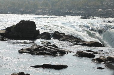 Su Madhya Pradesh 'in turistik yerine düşüyor.