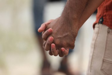 Aşıkların Ellerinin Yakınlığı