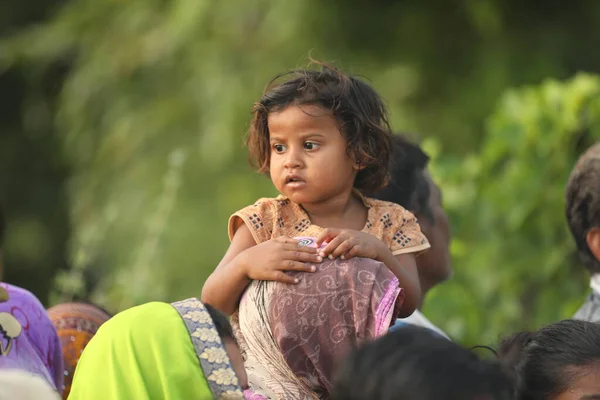 Молодая Девушка Отцом Августа 2022 Года Хайдарабад Индия — стоковое фото