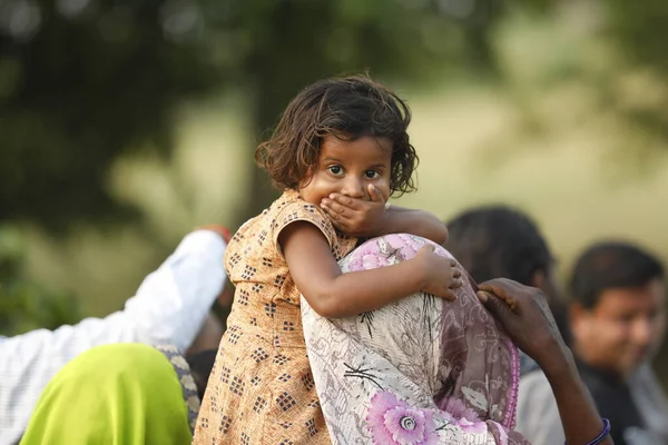Молодая Девушка Отцом Августа 2022 Года Хайдарабад Индия — стоковое фото