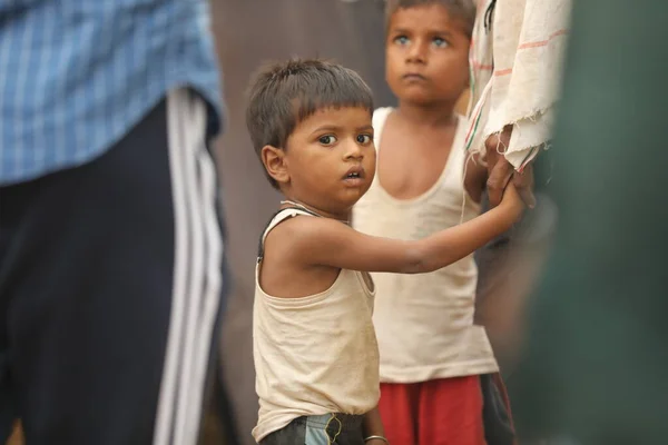 Indian Poor Children Watching Hyderabad India 2Nd Aug 2022 — Stock Photo, Image