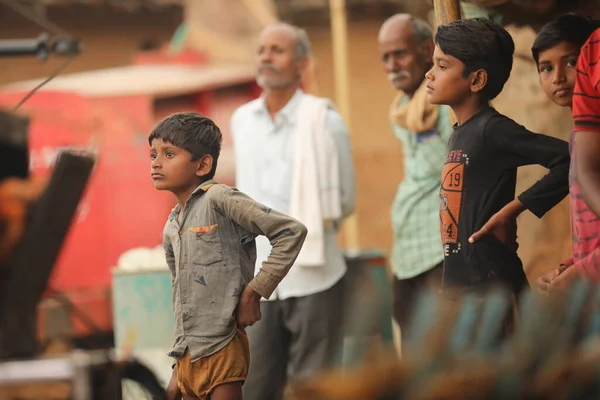 Indian Poor Children Watching Hyderabad India 2Nd Aug 2022 — Zdjęcie stockowe