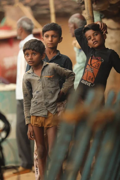 Indian Poor Children Watching Hyderabad India 2Nd Aug 2022 — Foto de Stock