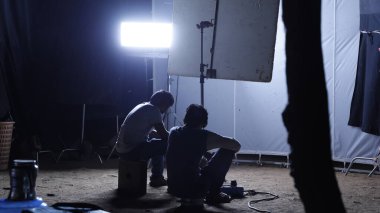 Işıklı hafif adam silueti