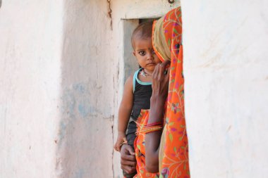 Poor Mother and kid Hyderabad India 2nd Aug 2022