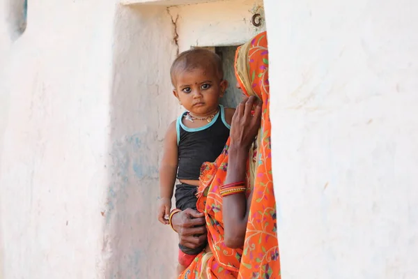 Poor Mother Kid Hyderabad India 2Nd Aug 2022 — Fotografia de Stock