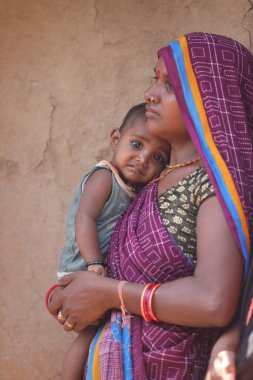 Poor Mother and kid Hyderabad India 2nd Aug 2022