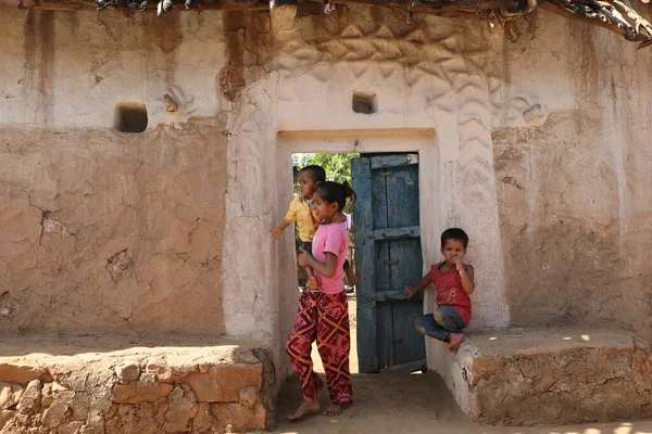 Indian Poor Children Watching Hyderabad India 2Nd Aug 2022 — Stockfoto