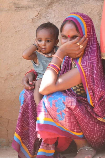 Poor Mother Kid Hyderabad India 2Nd Aug 2022 — Zdjęcie stockowe