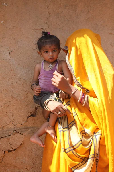 Poor Mother Kid Hyderabad India 2Nd Aug 2022 — Stock Photo, Image