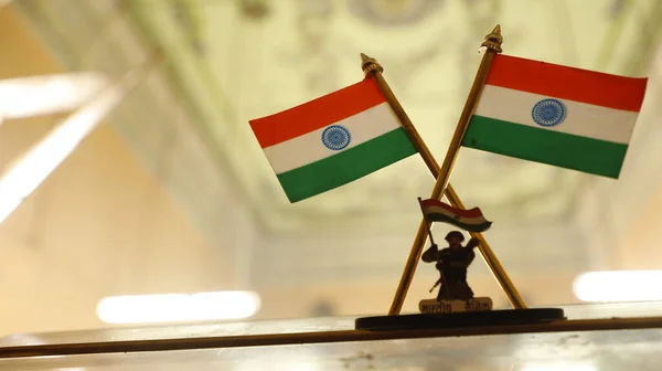 Drapeau Indien Sur Une Table — Photo