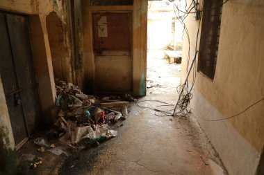 Huzurevindeki çöplük