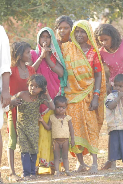 Indian Poor Mother Child Watching Hyderabad India 2Nd Aug 2022 —  Fotos de Stock